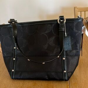 Coach signature Tote  Black NWT